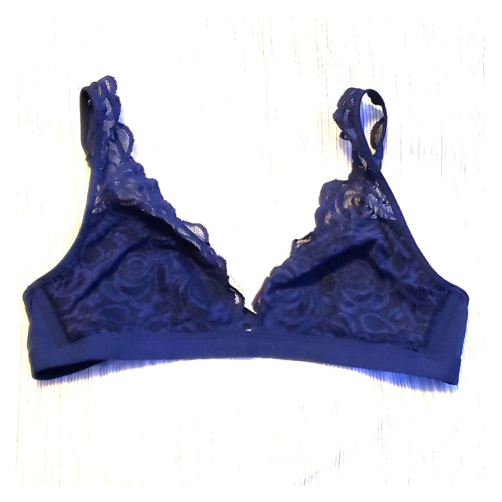 Pink bralette in navy blue